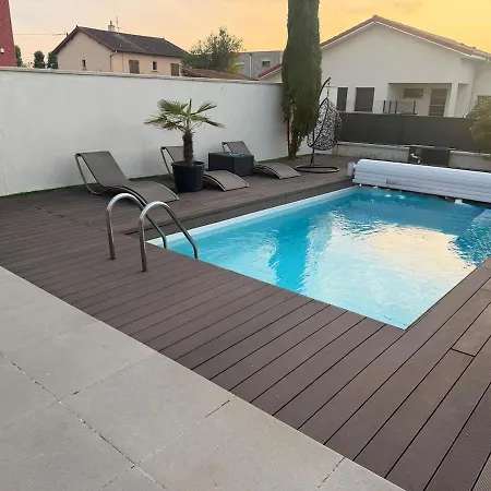 Charming With Private Pool, Private House * Roanne